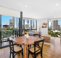 Coastal Apartment with Balcony Parking and Pool - Accommodation Mermaid Beach