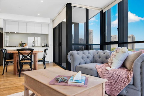 Coastal Apartment With Balcony, Parking And Pool - Accommodation Mermaid Beach 1