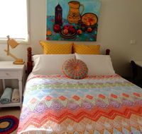 Colourful creative Artist house Glen Waverley - Accommodation Mermaid Beach