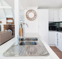 Combined Kingsley Beach House - Accommodation Mermaid Beach
