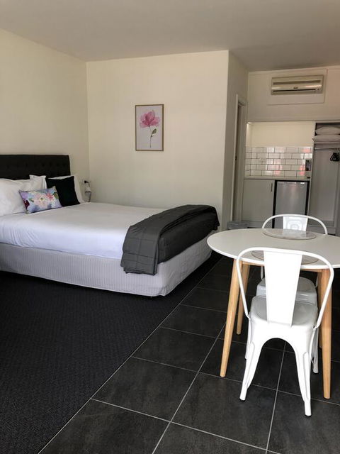Commodore Motor Inn - Accommodation Mermaid Beach 3