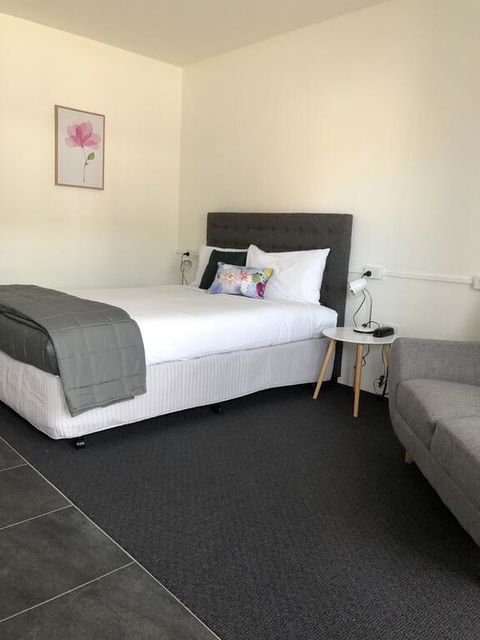 Commodore Motor Inn - Accommodation Mermaid Beach 2