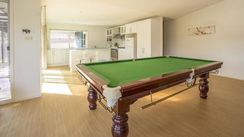 Conley Ave 8 Pet Friendly - OUTSIDE Only - Accommodation Mermaid Beach 3