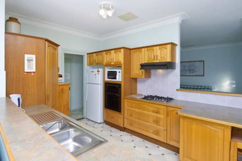 Cook St 4 - Salamander Bay - Accommodation Mermaid Beach 3