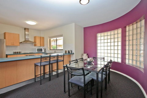 Cosmopolitan Apartments - Accommodation Mermaid Beach 1