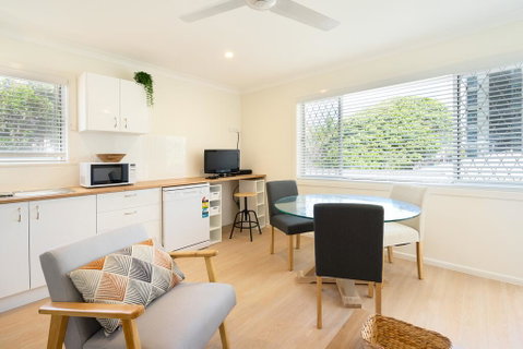 Cozy 1 Bedroom Apartment Minutes From The Beach - Accommodation Mermaid Beach 0