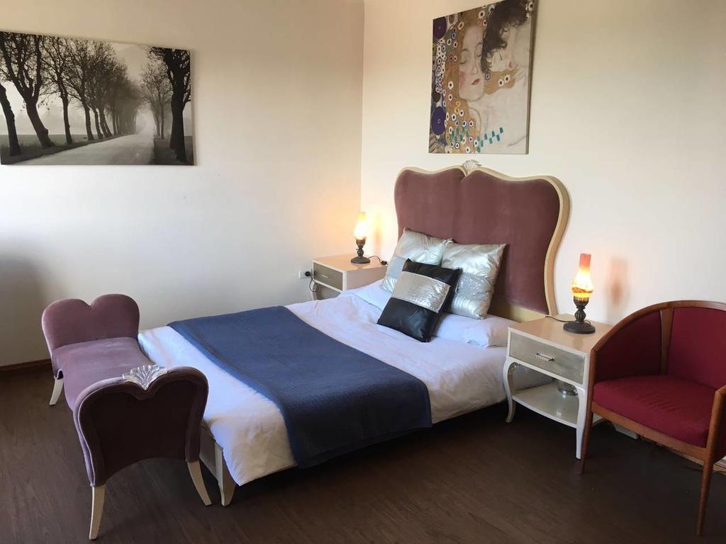 Beverly Hills NSW Accommodation Mermaid Beach
