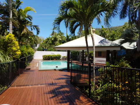 Crazy About Cairns Resort Living - 6 Bedrooms - Accommodation Mermaid Beach 1