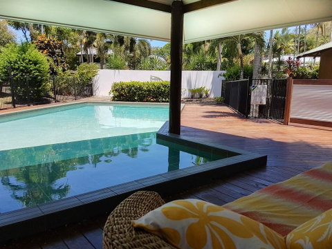 Crazy About Cairns Resort Living - 6 Bedrooms - Accommodation Mermaid Beach 0