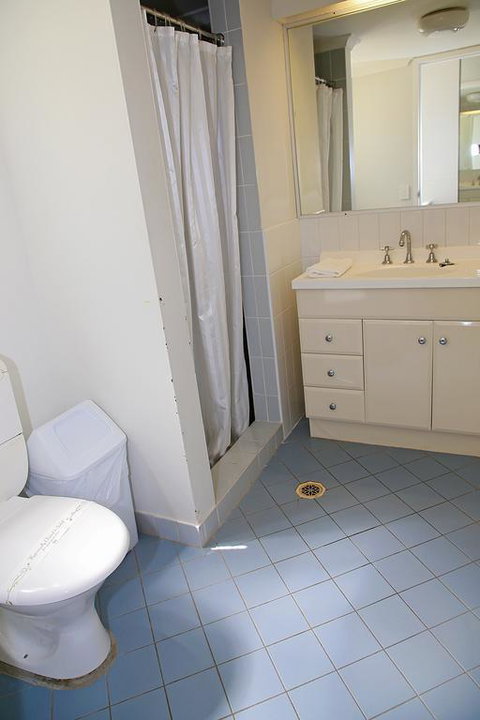 Darcy Arms Hotel Motel - Accommodation Mermaid Beach 3