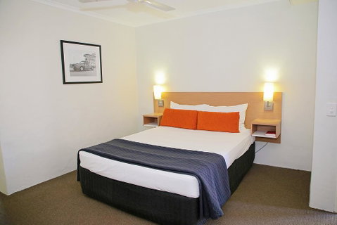 Darcy Arms Hotel Motel - Accommodation Mermaid Beach 1
