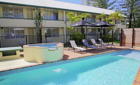 Darcy Arms Hotel Motel - Accommodation Mermaid Beach 2