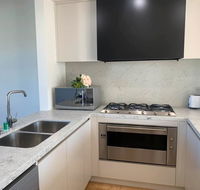 Delicate and Peaceful Bundoora Townhouse 10 - Accommodation Mermaid Beach