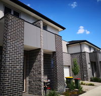 Delicate and Peaceful Bundoora Townhouse 12 - Accommodation Mermaid Beach