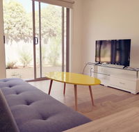 Delicate and Peaceful Bundoora Townhouse 20-R4 - Accommodation Mermaid Beach