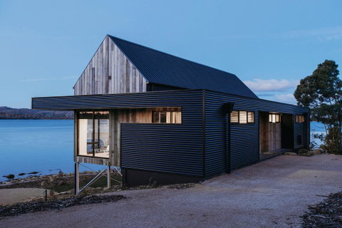 Deviot Boat House - Accommodation Mermaid Beach 3