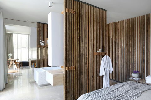 Drift House - Accommodation Mermaid Beach 1