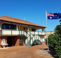 Dunelm House - Accommodation Mermaid Beach