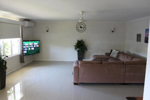 Edge Hill Clean & Green Cairns, 7 Minutes From The Airport, 7 Minutes To Cairns CBD & Reef Fleet Terminal - Accommodation Mermaid Beach 1