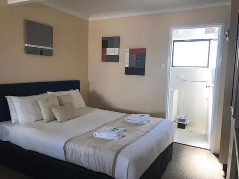 Edgewater Motel - Accommodation Mermaid Beach 2