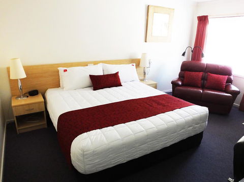Edinburgh Motor Inn - Accommodation Mermaid Beach 1