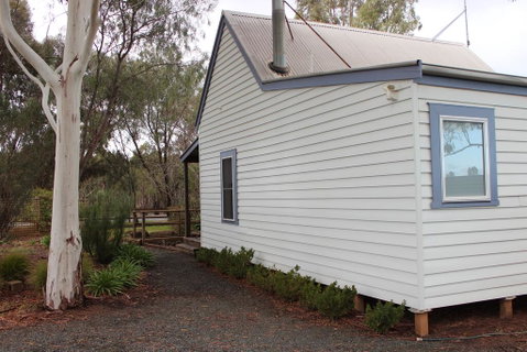 Elinike Guest Cottages - Accommodation Mermaid Beach 1
