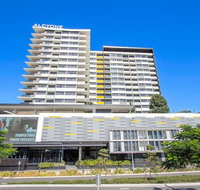 Elite elegance 2BRHamilton APT with Parking - Accommodation Mermaid Beach