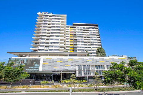 Elite Elegance 2BR@Hamilton APT With Parking - Accommodation Mermaid Beach 0