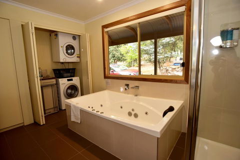 Ellimata Holiday Cottage - Accommodation Mermaid Beach 2