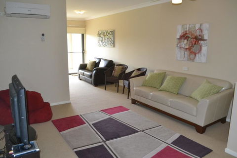 ELSINOR Townhouse 8 Mulwala - Accommodation Mermaid Beach 3