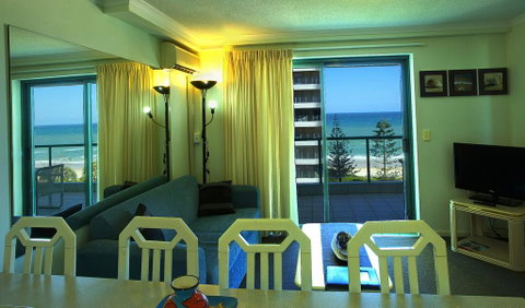 Emerald Sands Holiday Apartments - Accommodation Mermaid Beach 3