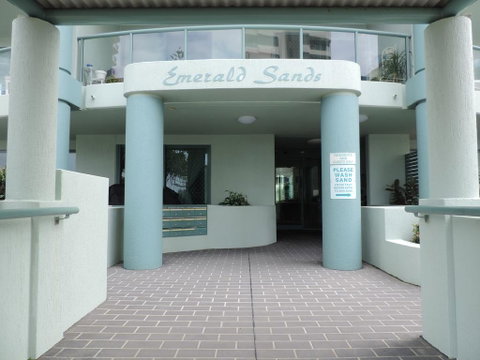 Emerald Sands Holiday Apartments - Accommodation Mermaid Beach 1