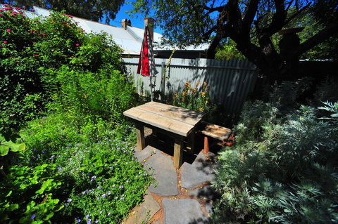 Emma Tiver Heritage Cottage - Accommodation Mermaid Beach 1