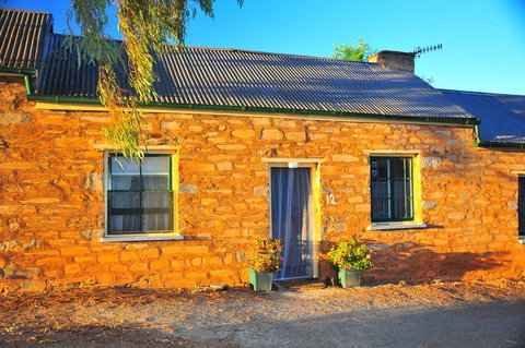 Emma Tiver Heritage Cottage - Accommodation Mermaid Beach 2
