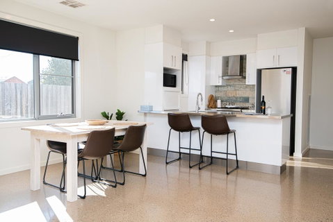 Endsleigh II - Cosy 2 Bedroom Villa, Free Wifi, Near CBD - Accommodation Mermaid Beach 0