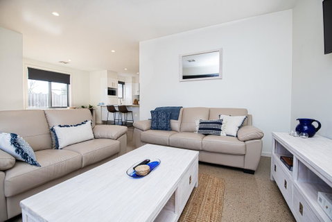 Endsleigh II - Cosy 2 Bedroom Villa, Free Wifi, Near CBD - Accommodation Mermaid Beach 2