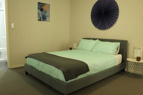 Enjoyable Holiday Home For Group Six - Accommodation Mermaid Beach 1