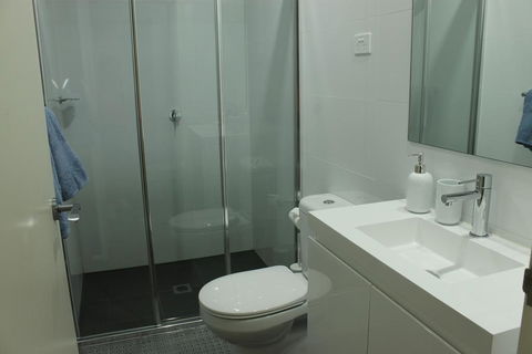 Enjoyable Holiday Home For Group Six - Accommodation Mermaid Beach 2