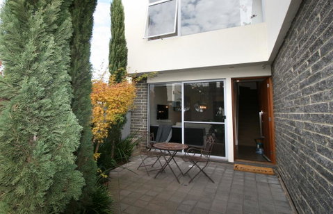 EROS City Fringe - Wifi, Wine, Netflix, Pets OK And Park Views! - Accommodation Mermaid Beach 3