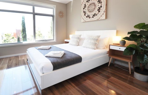 EROS City Fringe - Wifi, Wine, Netflix, Pets OK And Park Views! - Accommodation Mermaid Beach 0