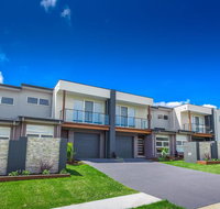 Escape At Nobbys Executive Townhouse 1 74 Pacific Drive - Accommodation Mermaid Beach