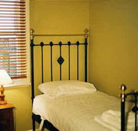 Eyre House - Accommodation Mermaid Beach