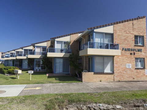 Fairholme 12 - Accommodation Mermaid Beach 2