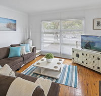 Family Beach House With Parking and Outdoor Dining - Accommodation Mermaid Beach
