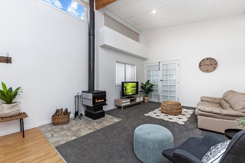 Farnham Lodge - Accommodation Mermaid Beach 1
