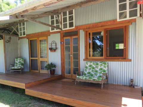 Fig Tree Retro Studio - Accommodation Mermaid Beach 1