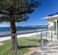 Filoli' 91 Foreshore Drive - huge waterfront home - Accommodation Mermaid Beach