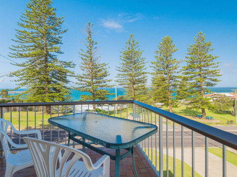 Flinders Lodge - Fantastic Views, Opposite Main Beach - Accommodation Mermaid Beach 0