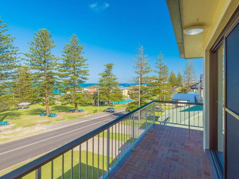 Flinders Lodge - Fantastic Views, Opposite Main Beach - Accommodation Mermaid Beach 3