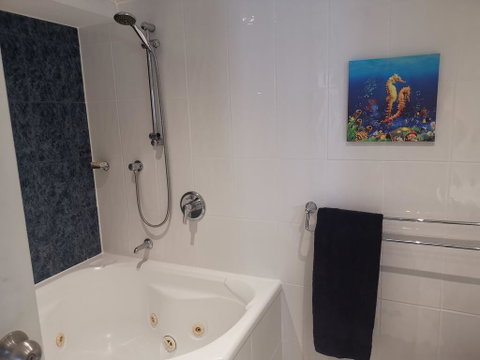 Focus Resort Oceanfront Apartments In Surfers With Ocean And Hinterland Views 25 Steps To Beach! - Accommodation Mermaid Beach 2